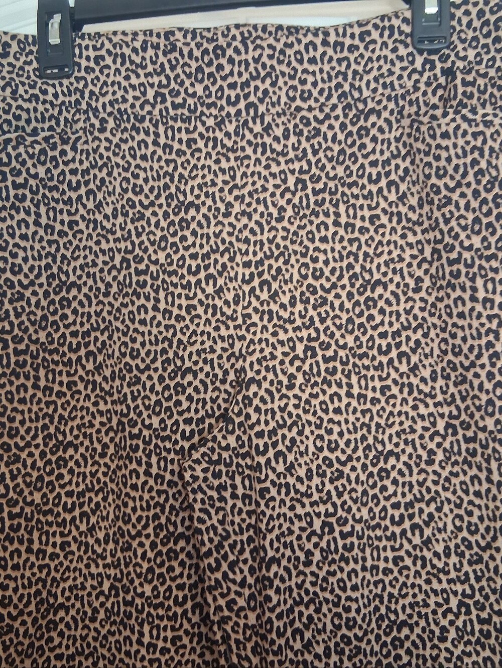 Chicos Leopard Animal Print Pull-on Stretch Pants Sz 10 Neutral Mobwife LIKE NEW - Picture 3 of 11